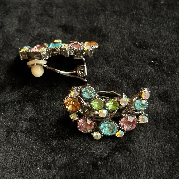 Vtg Rhinestone Clip On Earrings Aurora Borealis paisley shaped - Picture 3 of 10
